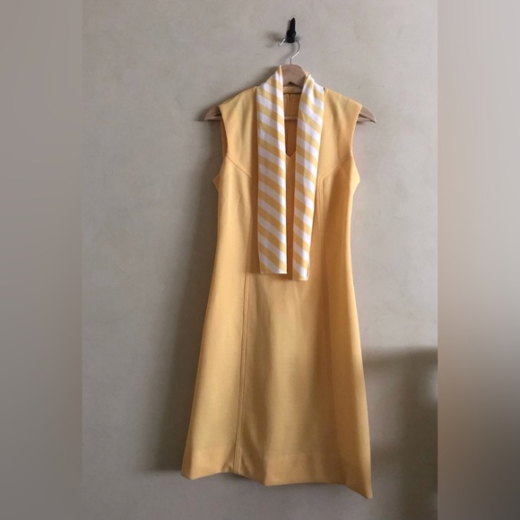 Vintage Yellow Sleeveless Dress with Scarf - Picture 3 of 8